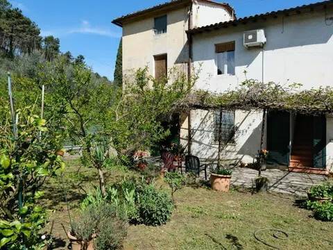 casa indipendente in vendita a Capannori in zona Vorno