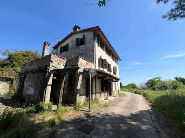 casa indipendente in vendita a Capannori in zona Castelvecchio di Compito