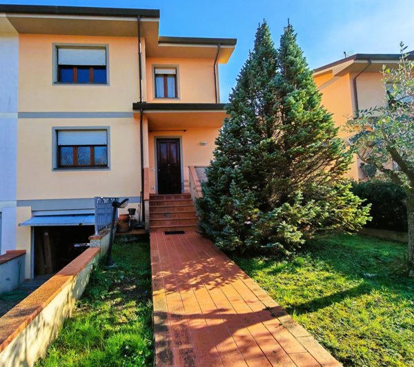 casa indipendente in vendita a Capannori in zona Segromigno in Monte