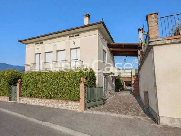 casa indipendente in vendita a Capannori in zona Marlia
