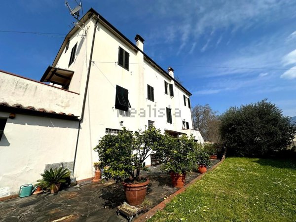 casa indipendente in vendita a Capannori in zona Marlia