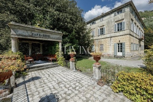 villa in vendita a Capannori in zona Marlia