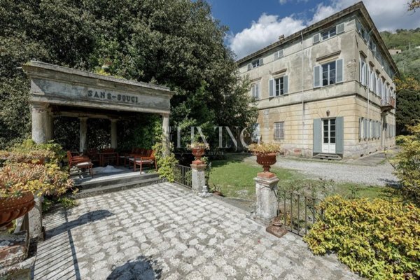 villa in vendita a Capannori in zona Marlia