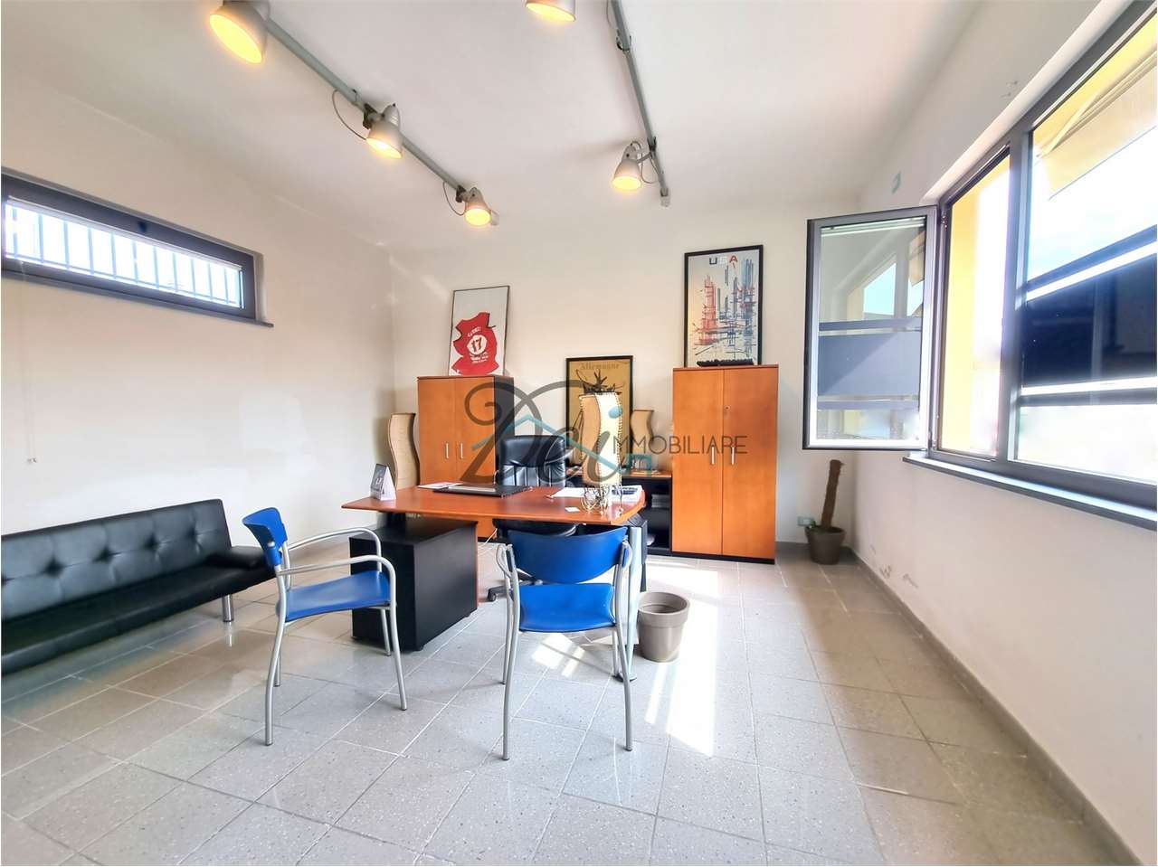 ufficio in vendita a Capannori in zona Lammari