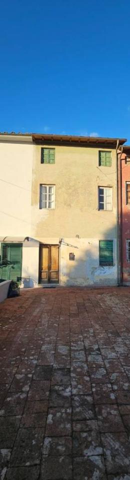 casa indipendente in vendita a Capannori in zona Lunata
