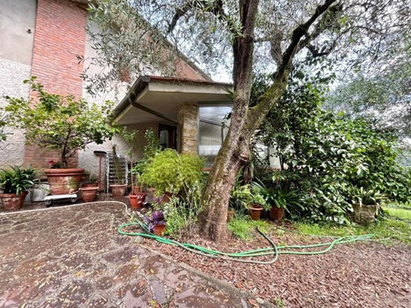 casa indipendente in vendita a Capannori in zona Vorno