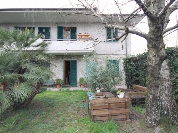 casa indipendente in vendita a Capannori in zona Marlia