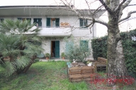 casa indipendente in vendita a Capannori in zona Marlia