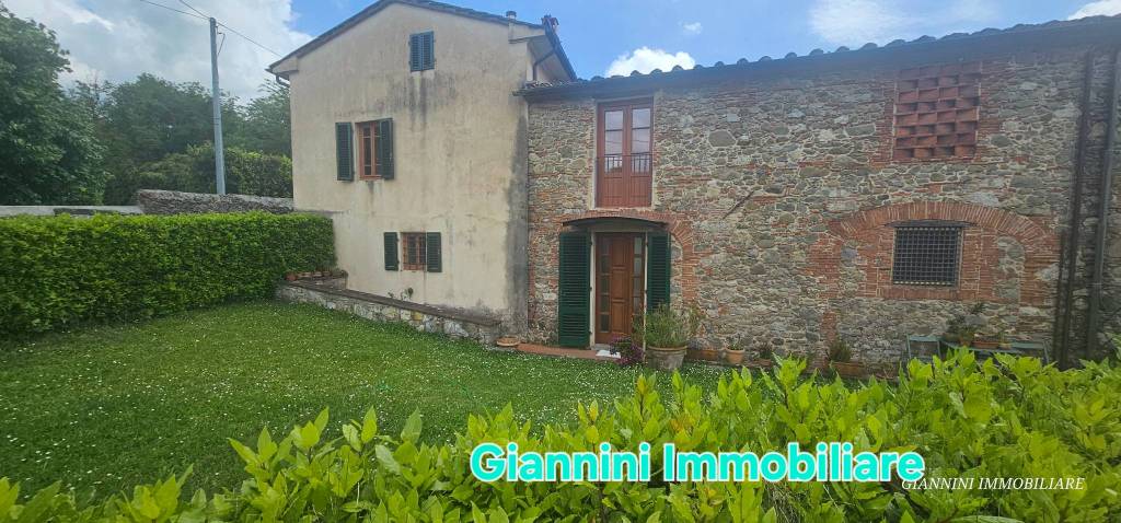 casa indipendente in vendita a Capannori in zona Marlia