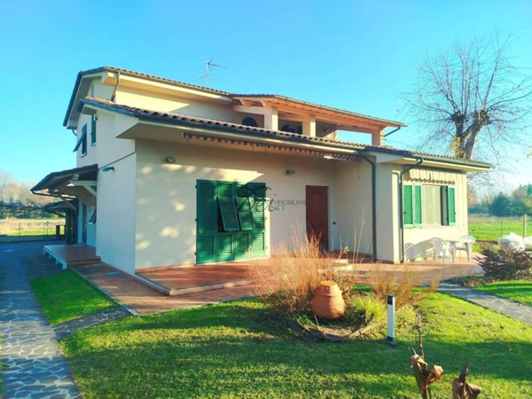 casa indipendente in vendita a Capannori in zona Lunata