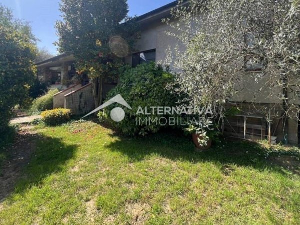 casa indipendente in vendita a Capannori in zona Vorno