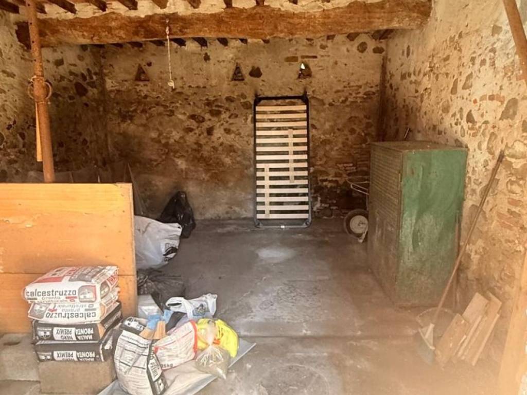 locale commerciale in vendita a Capannori