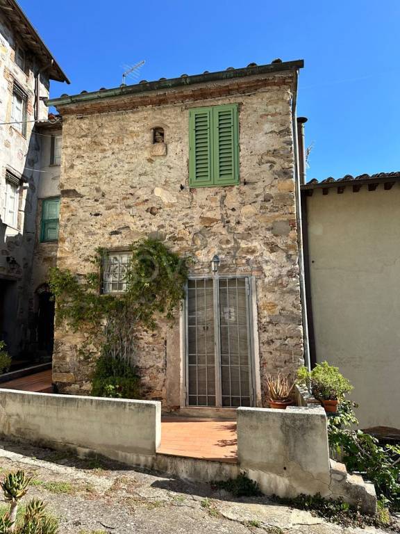 casa indipendente in vendita a Capannori in zona Castelvecchio di Compito