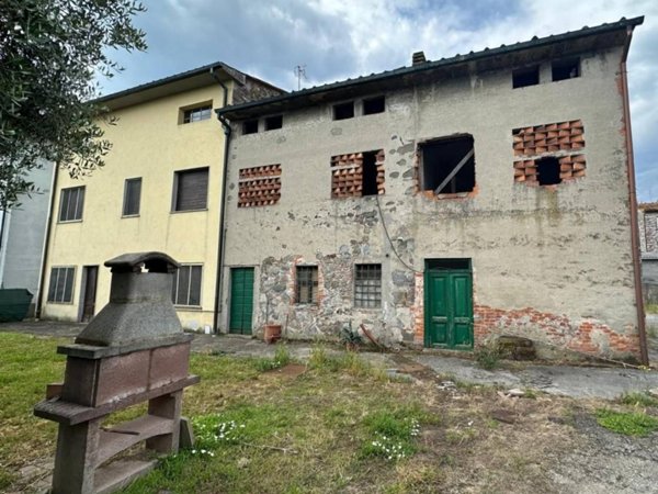 casa indipendente in vendita a Capannori in zona Lammari