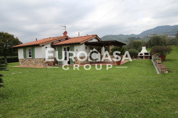 casa indipendente in vendita a Capannori in zona Marlia