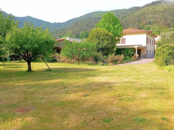 casa indipendente in vendita a Capannori in zona Guamo