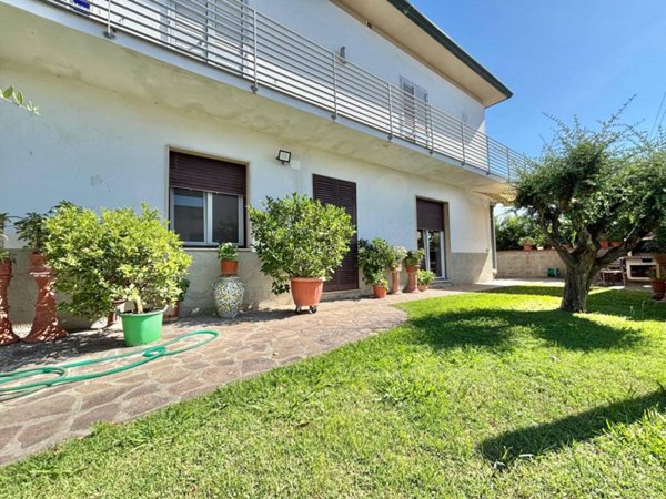 appartamento in vendita a Capannori in zona Lammari