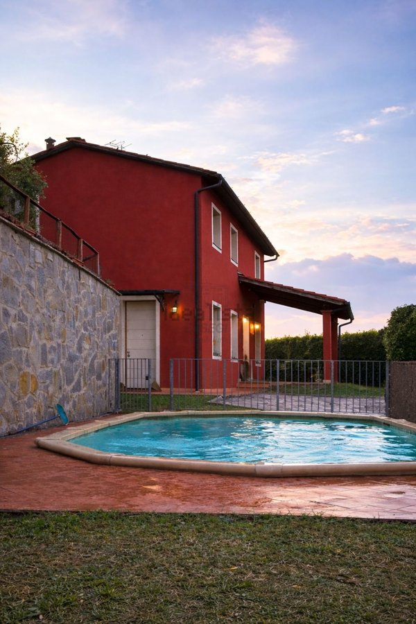 casa indipendente in vendita a Capannori