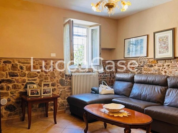 casa indipendente in vendita a Capannori in zona Castelvecchio di Compito