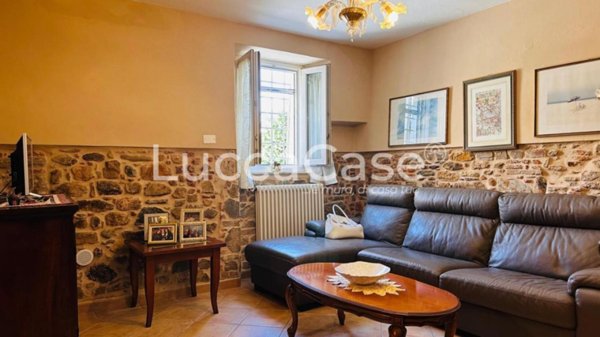 casa indipendente in vendita a Capannori in zona Castelvecchio di Compito