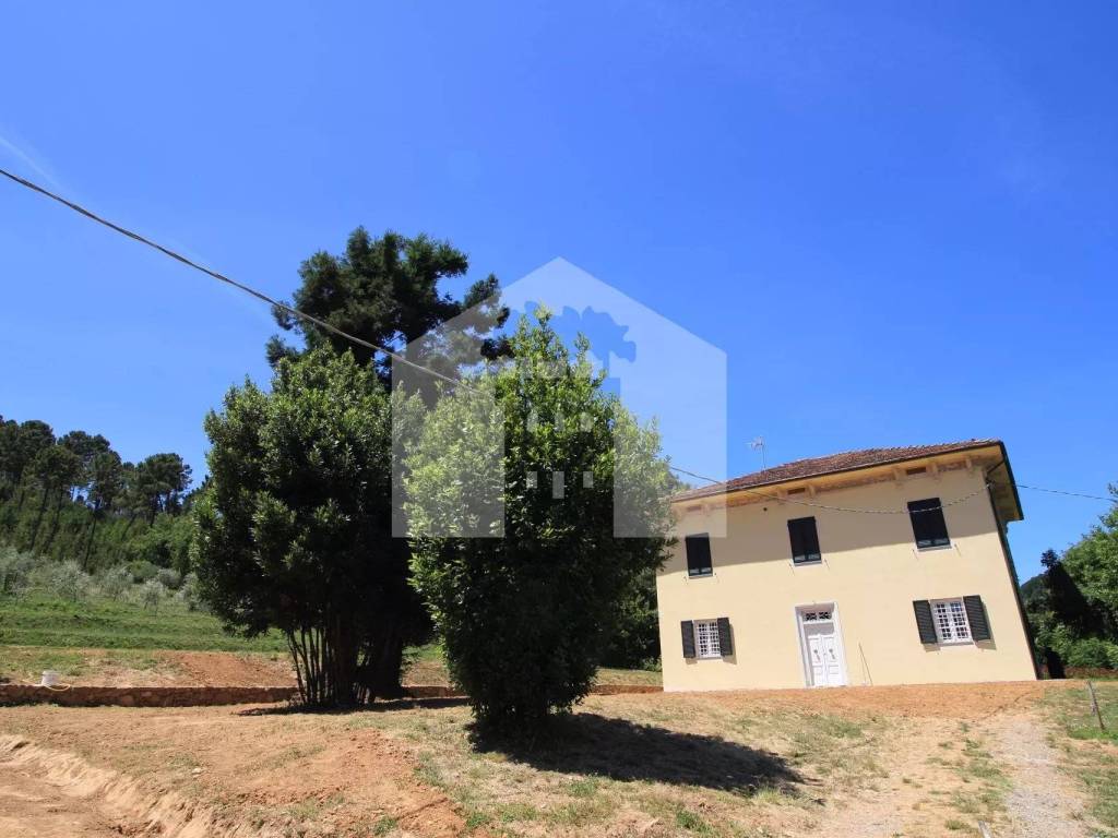 casa indipendente in vendita a Capannori in zona Castelvecchio di Compito