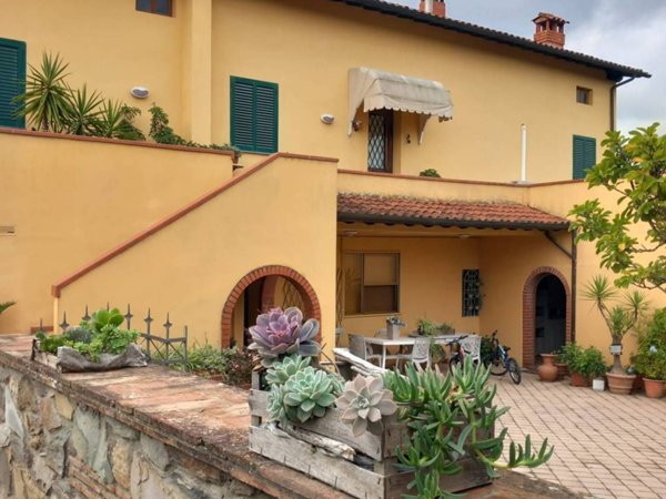 casa indipendente in vendita a Capannori in zona Castelvecchio di Compito