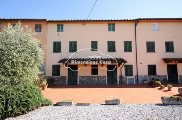 casa indipendente in vendita a Capannori in zona Marlia