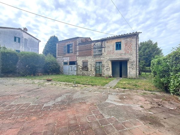 casale in vendita a Capannori in zona Marlia