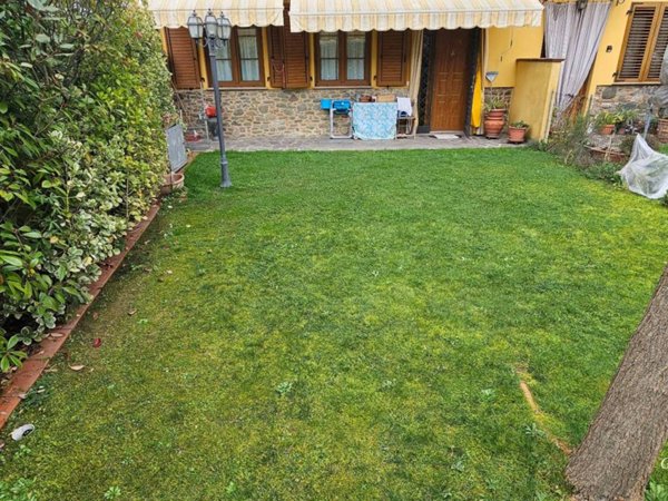 casa indipendente in vendita a Capannori in zona Lammari