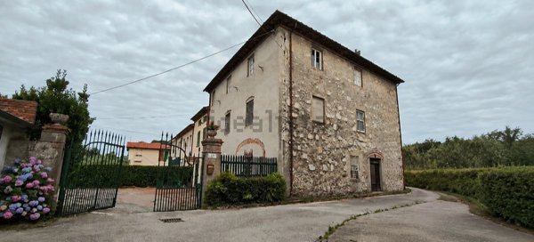 casa indipendente in vendita a Capannori in zona Marlia