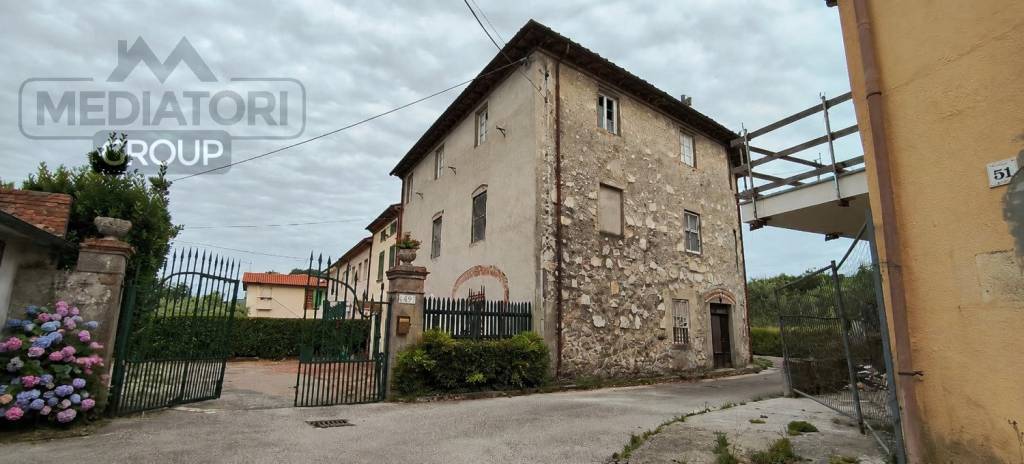 casa indipendente in vendita a Capannori in zona Marlia