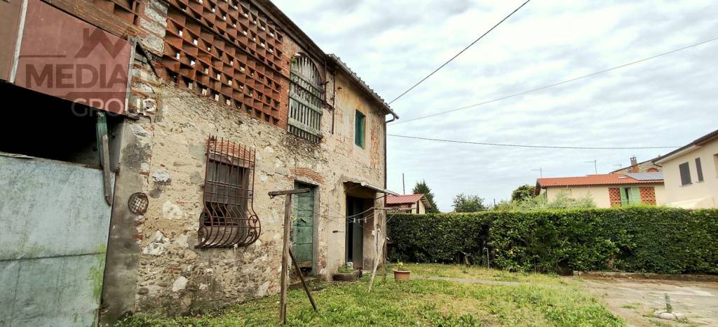 casa indipendente in vendita a Capannori in zona Marlia