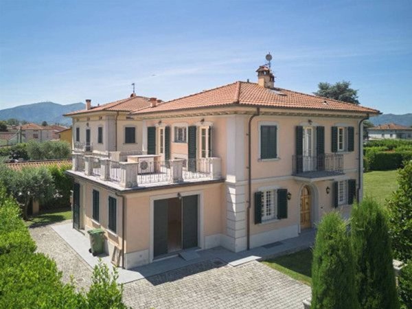 casa indipendente in vendita a Capannori in zona Lunata