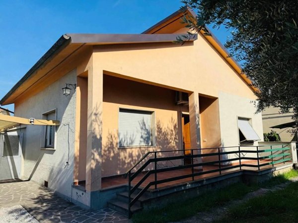 casa indipendente in vendita a Capannori in zona Lunata