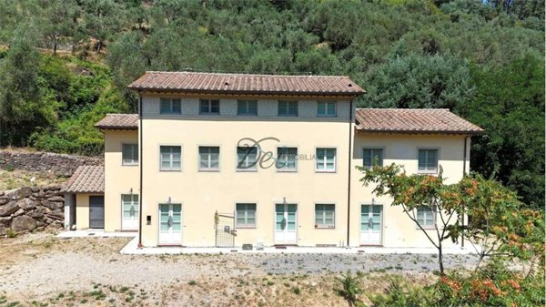 casa semindipendente in vendita a Capannori in zona Castelvecchio di Compito
