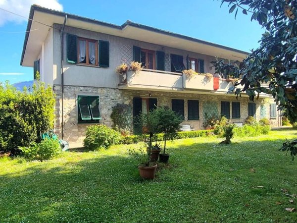 casa indipendente in vendita a Capannori in zona Marlia