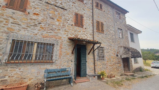 casa indipendente in vendita a Capannori in zona Castelvecchio di Compito
