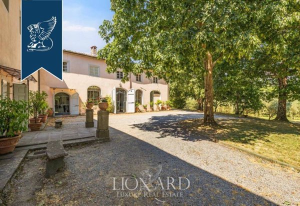 villa in vendita a Capannori in zona Marlia