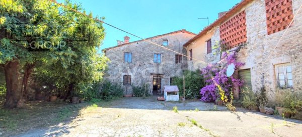 casa indipendente in vendita a Capannori in zona Marlia