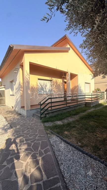 casa indipendente in vendita a Capannori in zona Lunata