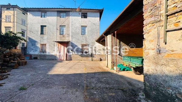 casa indipendente in vendita a Capannori in zona Castelvecchio di Compito