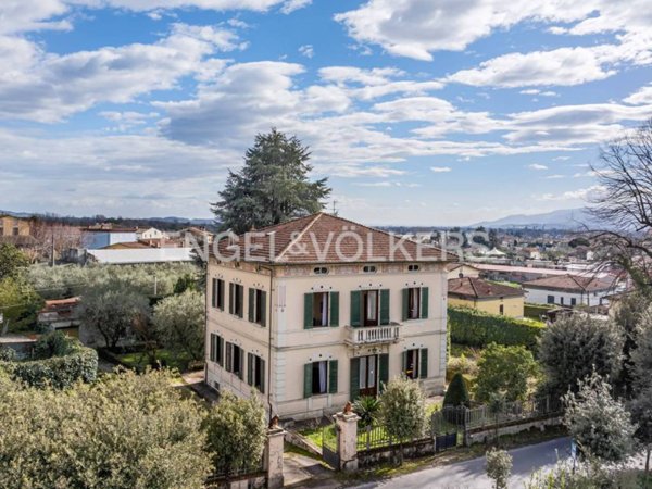casa indipendente in vendita a Capannori in zona Marlia