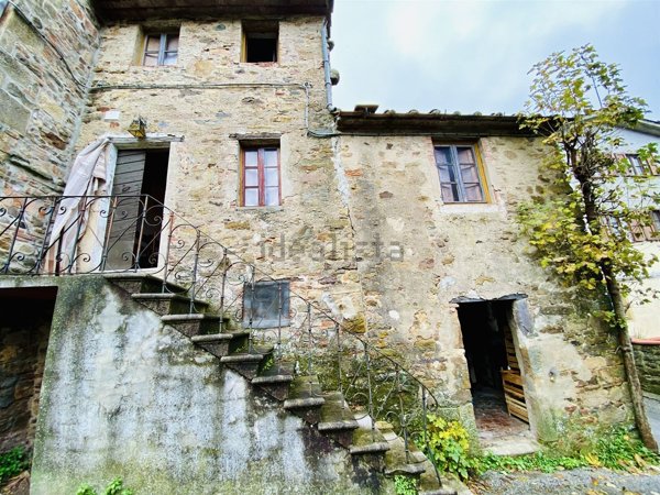 casa indipendente in vendita a Capannori in zona Castelvecchio di Compito