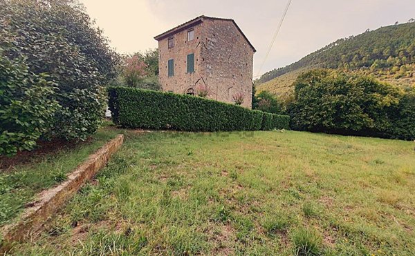 casa indipendente in vendita a Capannori in zona Castelvecchio di Compito