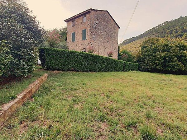 casa indipendente in vendita a Capannori in zona Castelvecchio di Compito