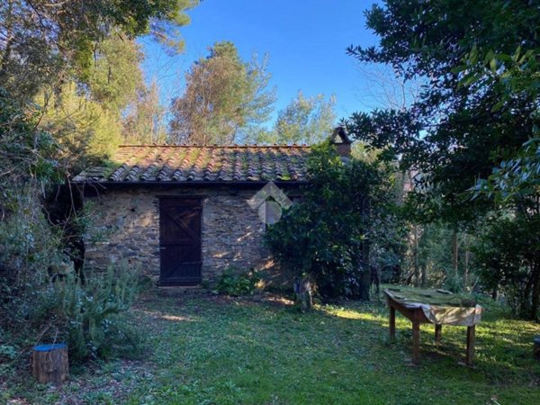 casa indipendente in vendita a Capannori in zona Castelvecchio di Compito