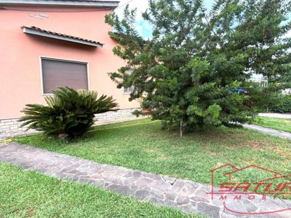 casa indipendente in vendita a Capannori in zona Lammari