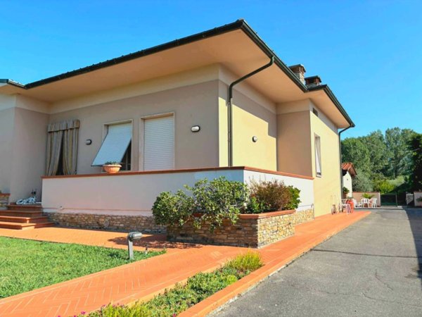 casa indipendente in vendita a Capannori in zona Lammari