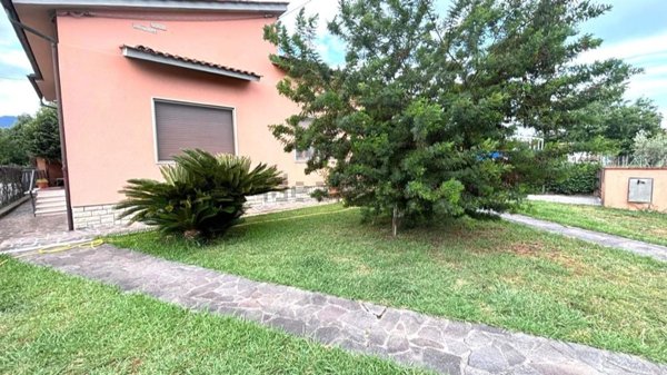pentavano in vendita a Capannori in zona Lammari