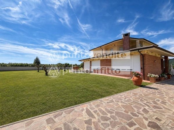 casa indipendente in vendita a Capannori in zona Lammari